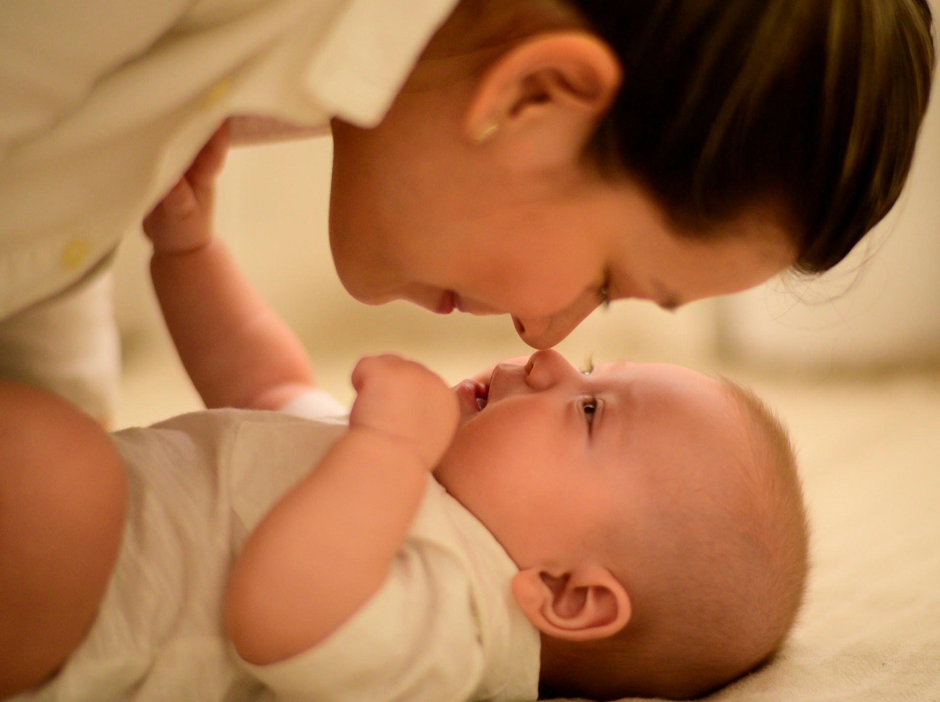 Ejercicios de estimulación temprana para bebés entre 0 y 3 meses