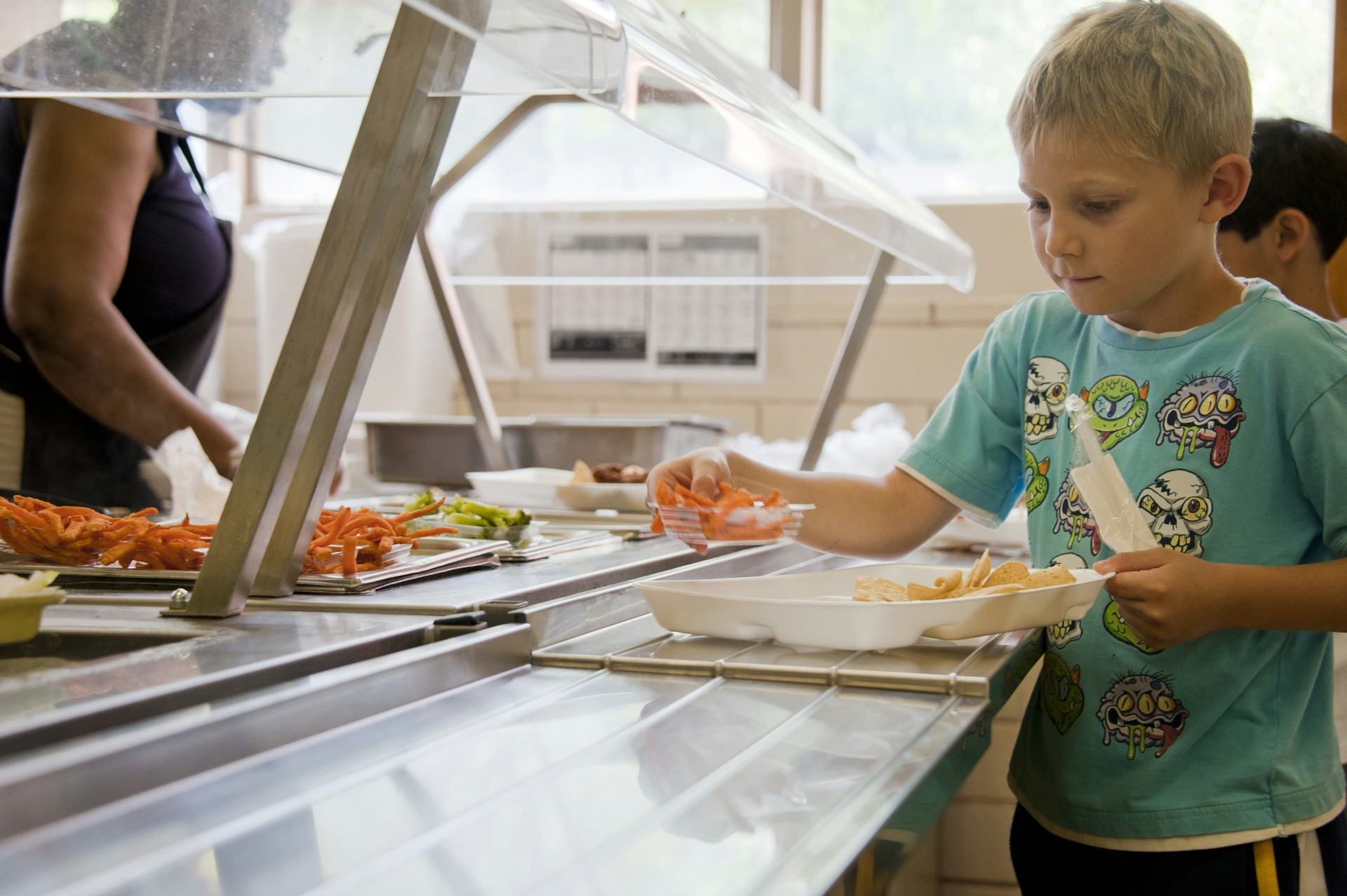 Seguridad alimentaria en colectividades: cómo garantizar menús saludables y seguros en escuelas, hospitales y empresas