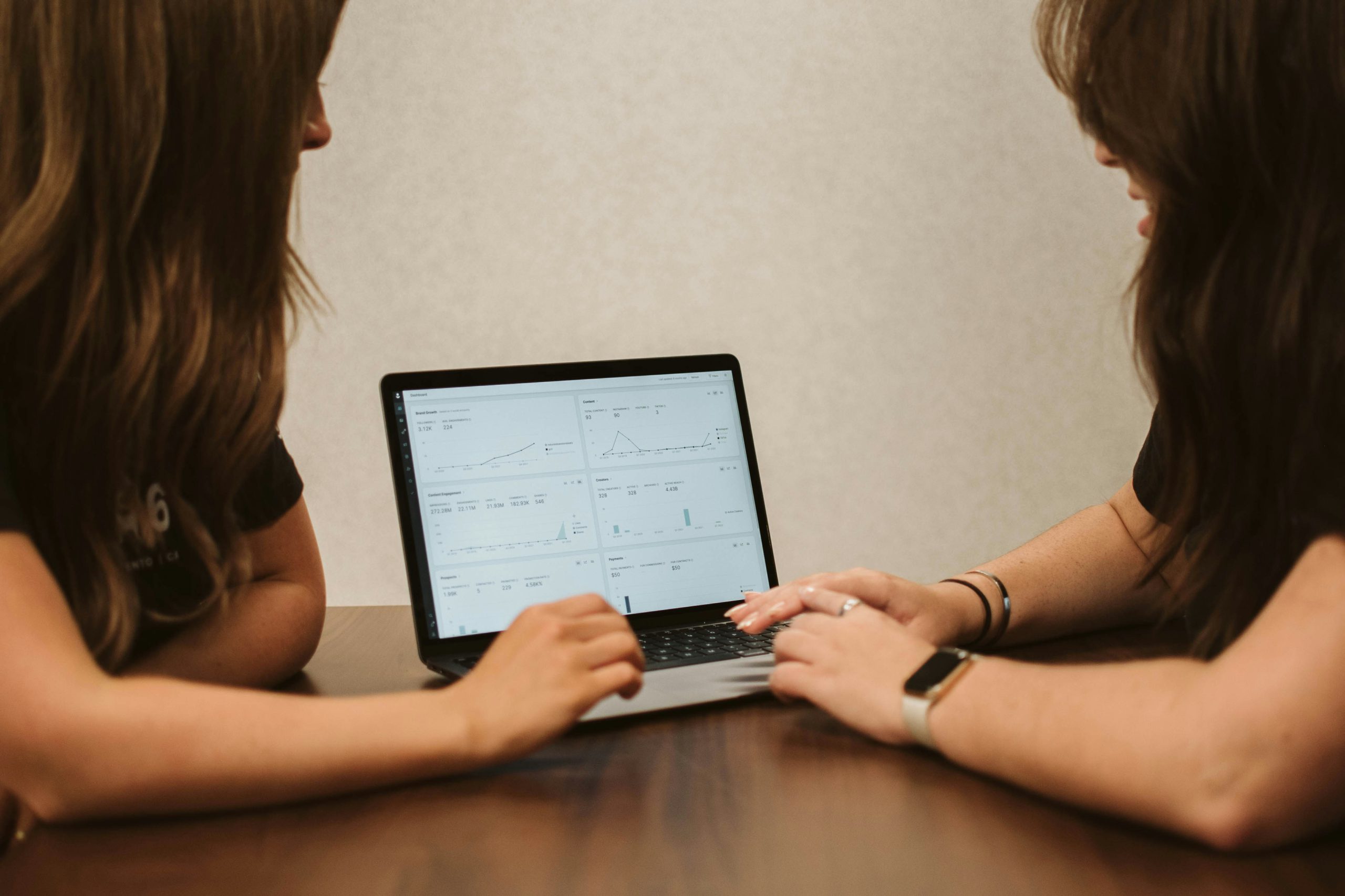 Creatividad vs. datos: cómo equilibrar arte y estrategia en publicidad